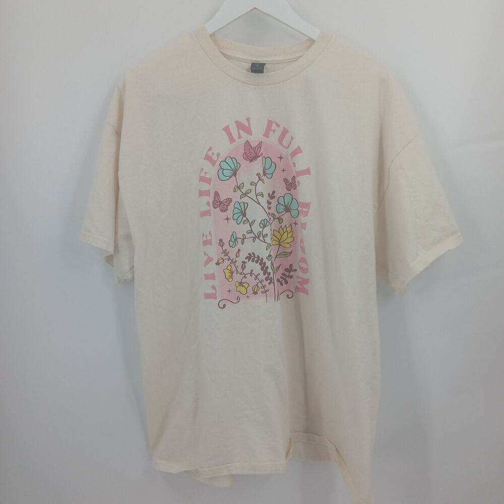 In Full Bloom Floral Graphic T-Shirt Women's 2XL Cream Fairycore Aesthetic